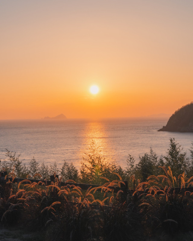 plush74 corea del sur geojedo island seaside ocean location rent shoot film photo rocks 10