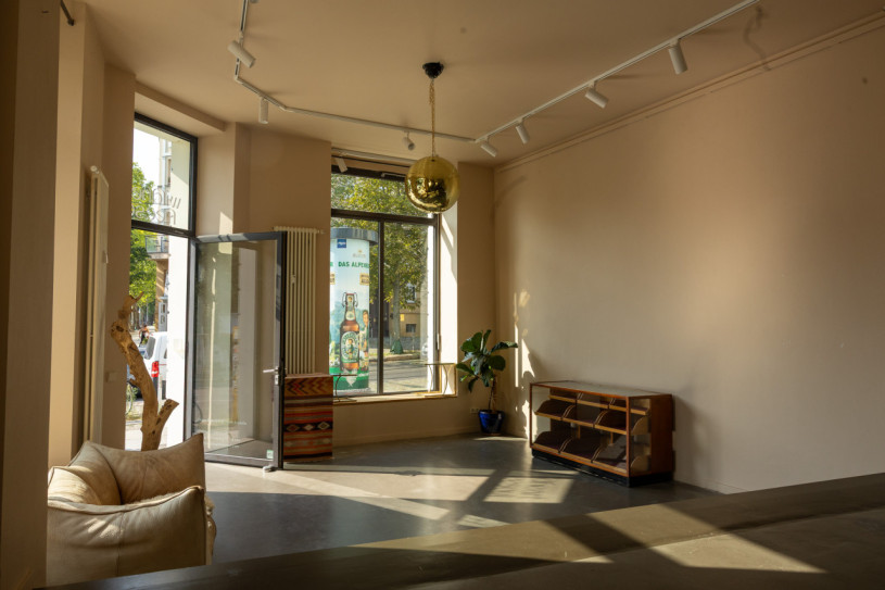 plush74 spacious pop up showroom in berlin 11 (1)