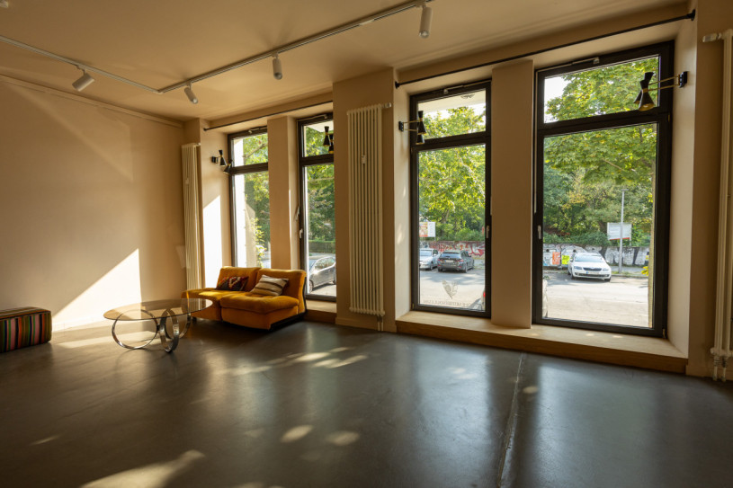 plush74 spacious pop up showroom in berlin 12