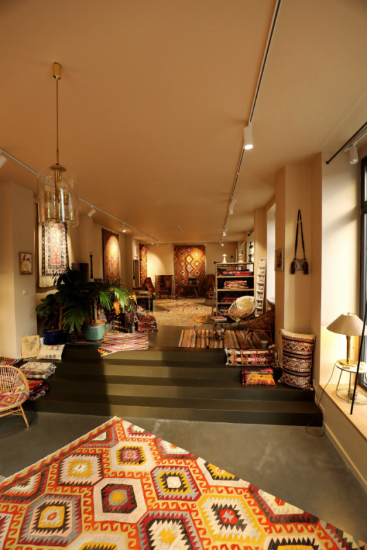 plush74 spacious pop up showroom in berlin 3