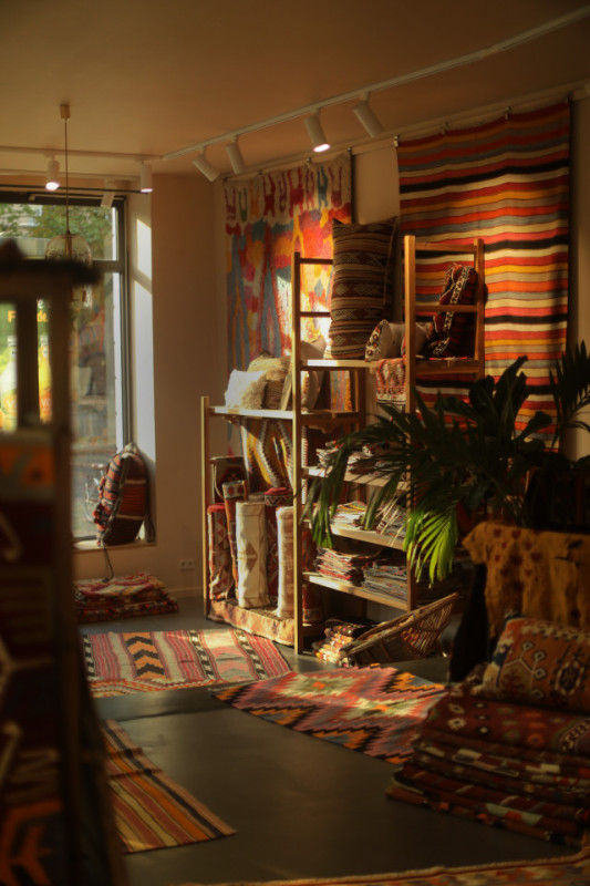 plush74 spacious pop up showroom in berlin 4