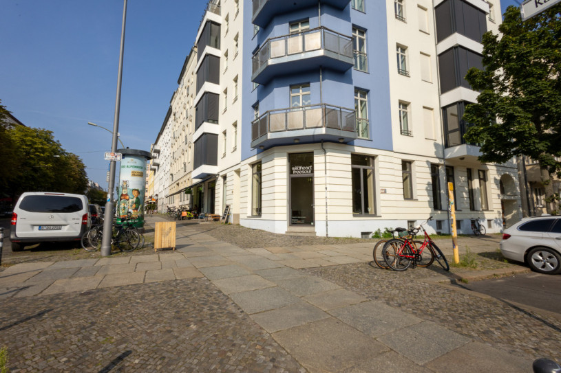 plush74 spacious pop up showroom in berlin 8 (1)