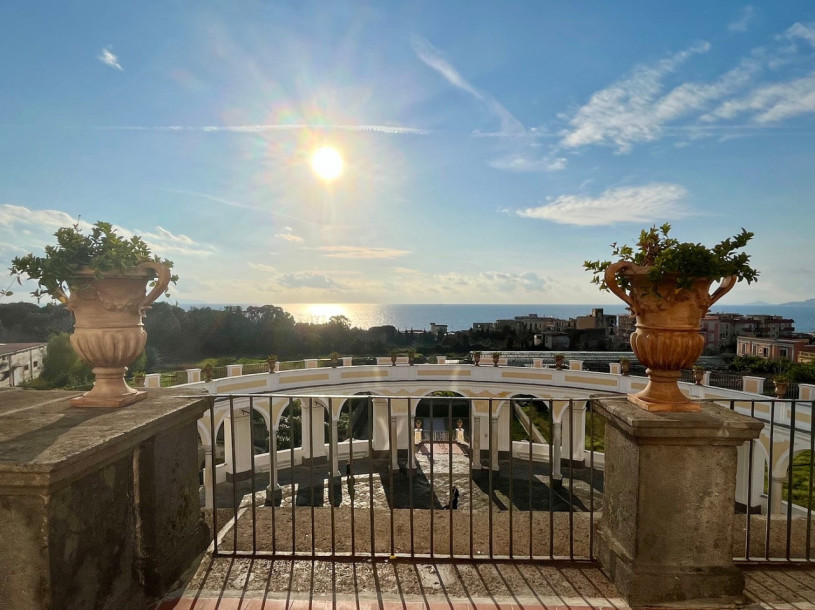 plush74 street scene in naples 17