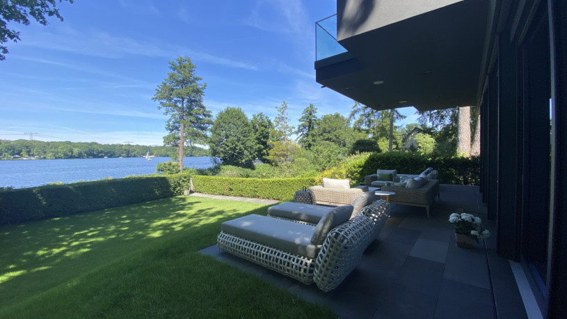 plush74 the sunlit lake house 35 (1)