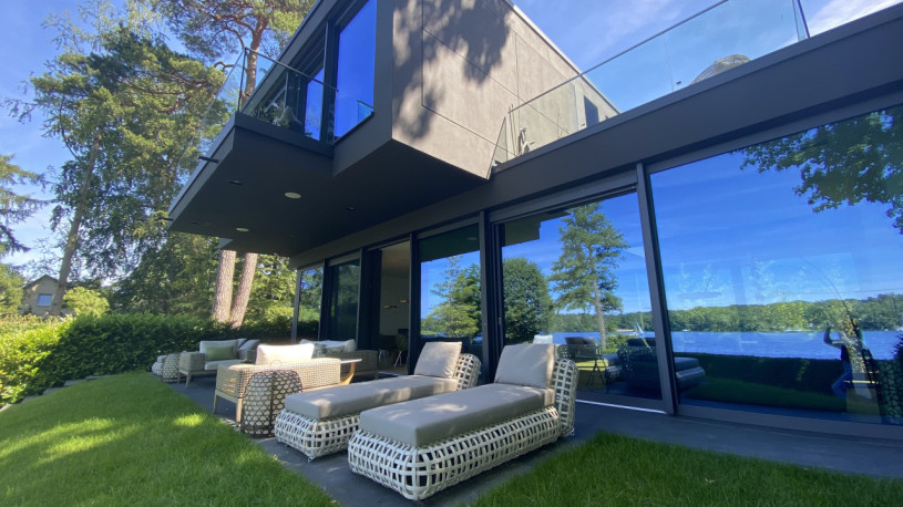 plush74 the sunlit lake house 36