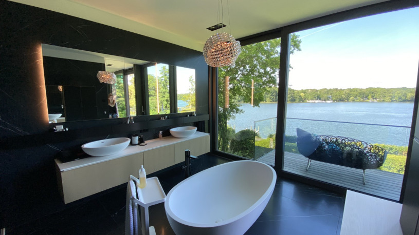 plush74 the sunlit lake house 65