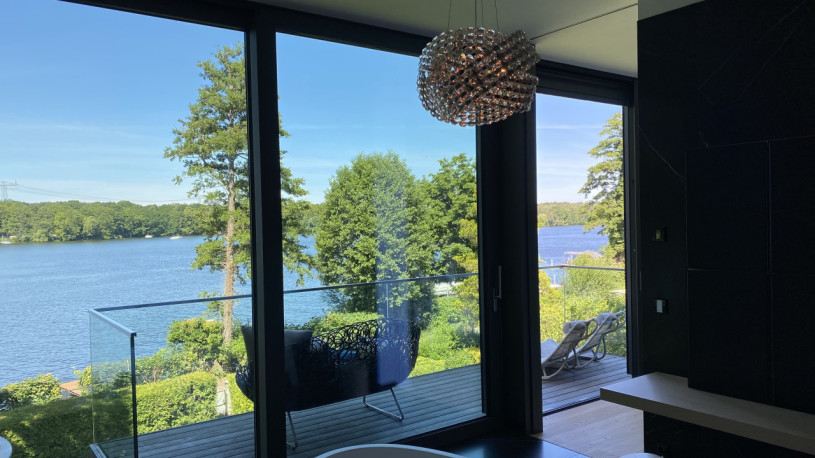 plush74 the sunlit lake house 66