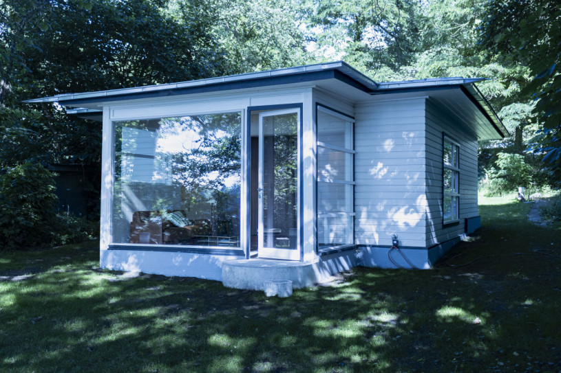 plush74 tiny house by the water 10