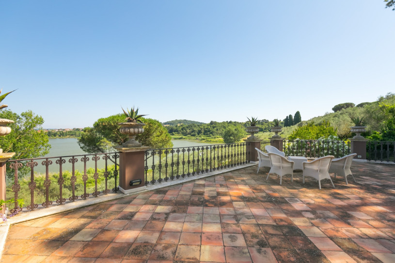 pluche74 toskana lake villa 28