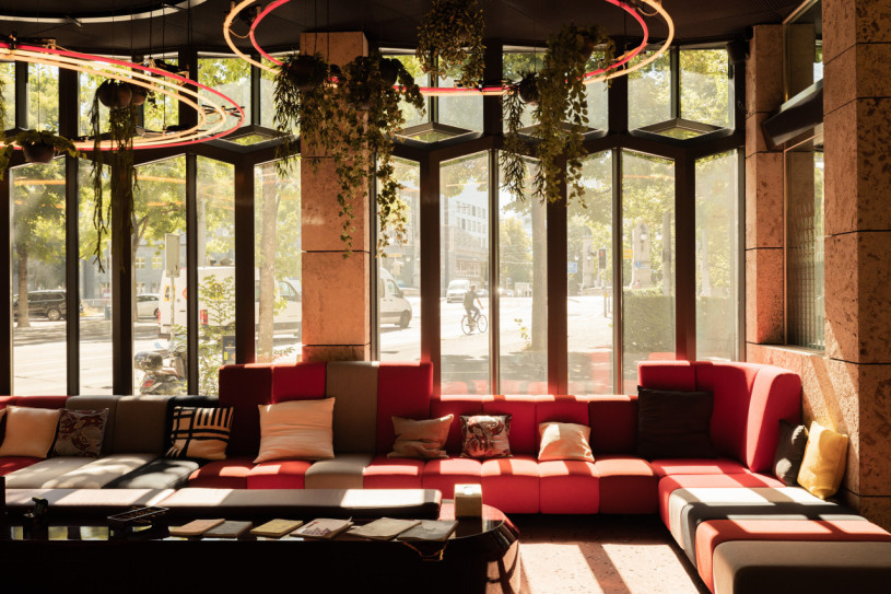 plush74 urban workspace bistro 2