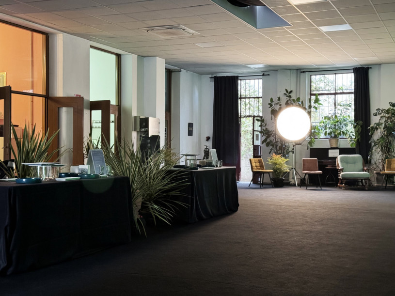 plush74 vibrant milan loft 15