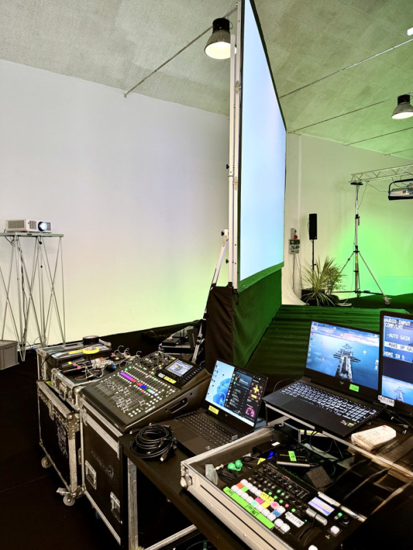 plush74 vibrant milan loft 17