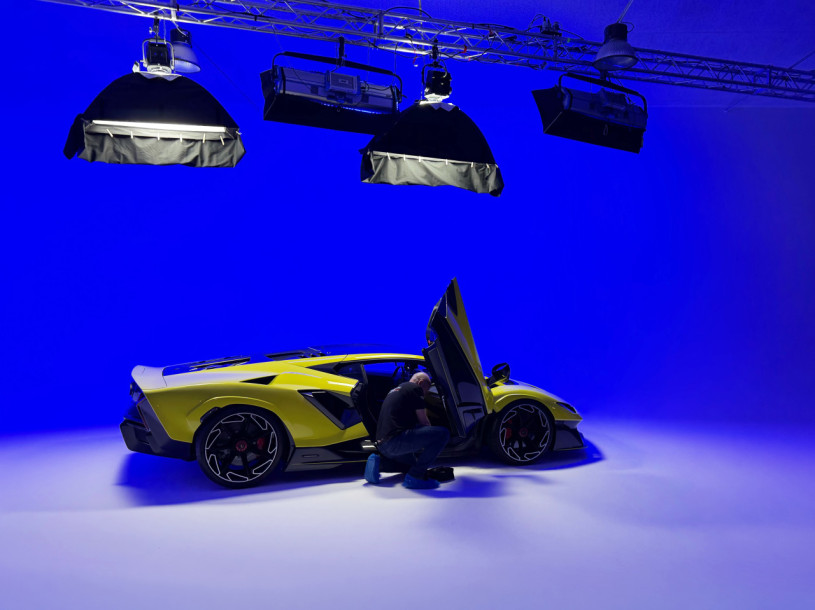 plush74 vibrant milan loft 20