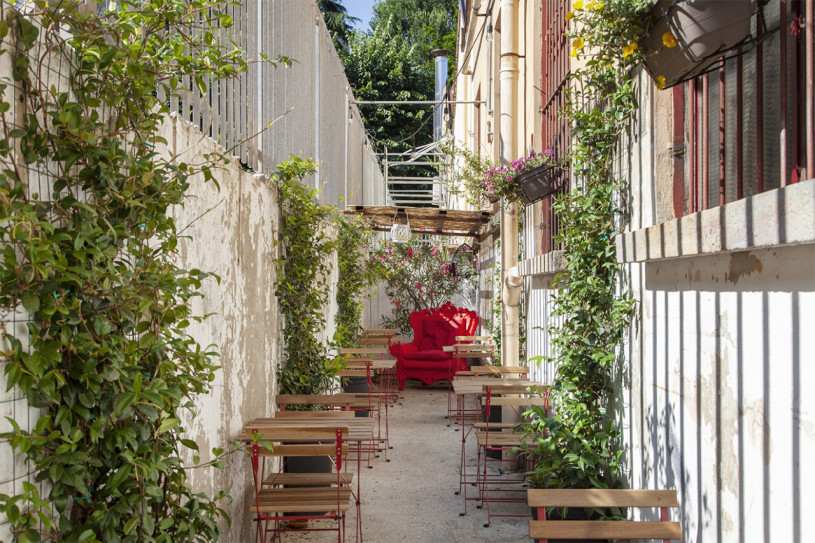 plush74 vibrant milan loft 9