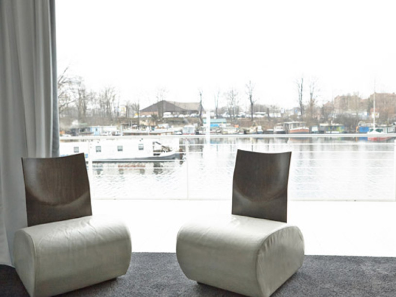 plush74 water front studios 18