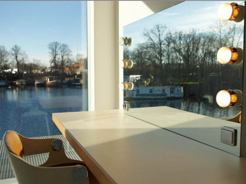 plush74 water front studios 19