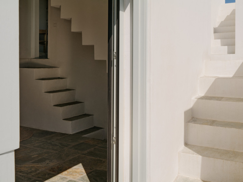 plush74 white cubes on the aegean 15