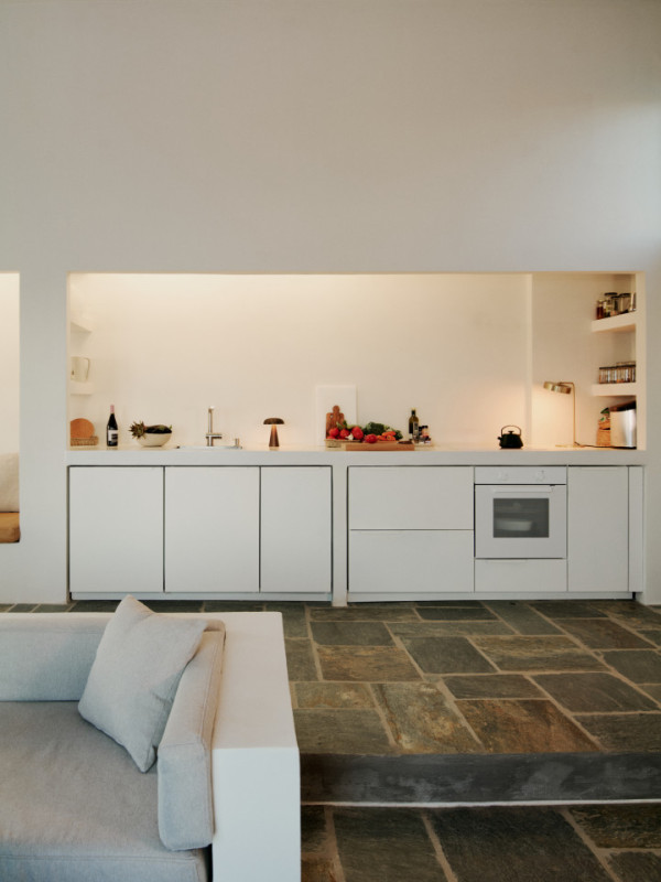 plush74 white cubes on the aegean 24(1)