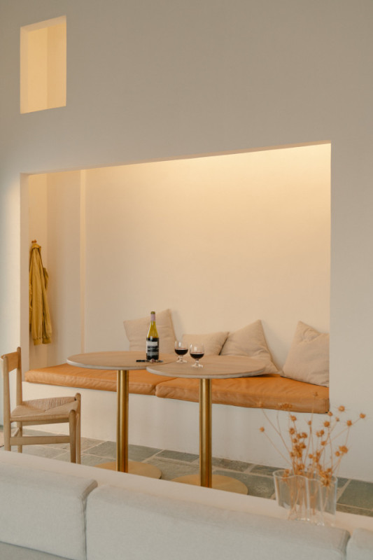 plush74 white cubes on the aegean 25(1)