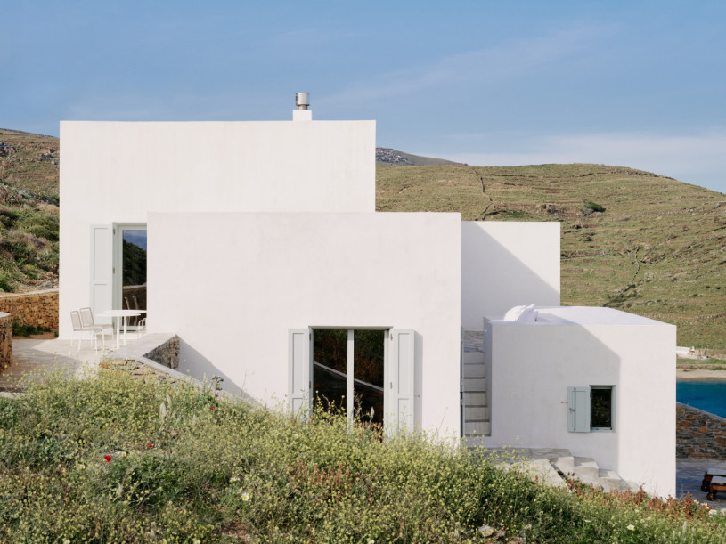 plush74 white cubes on the aegean 4