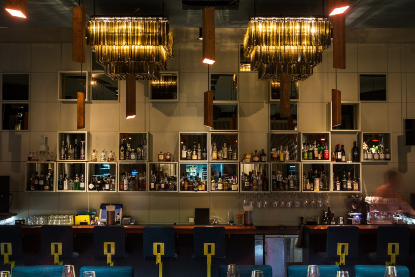 restaurant location berlin plush741