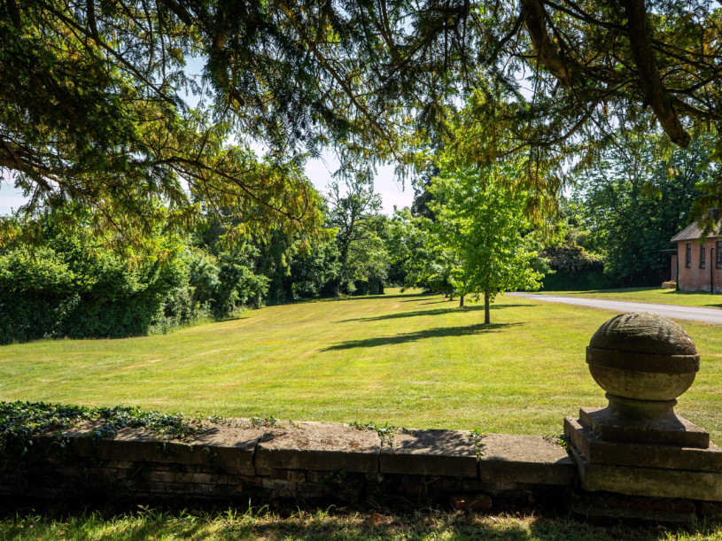 st edwards school front lawns19
