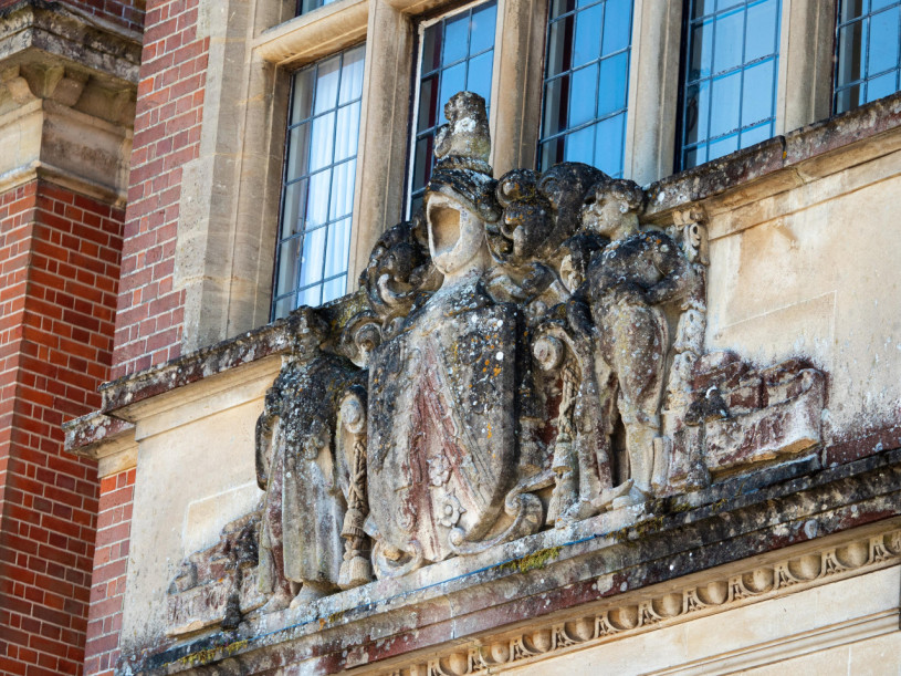 st edwards school front of school crest 40